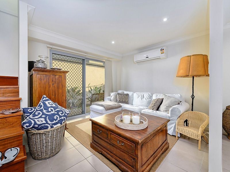 1/136 Central Street, Labrador QLD 4215