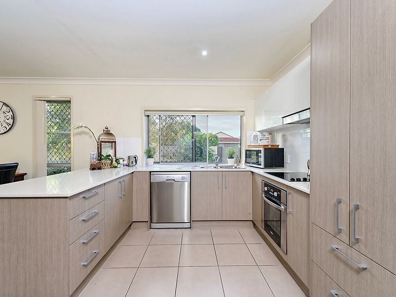 1/136 Central Street, Labrador QLD 4215