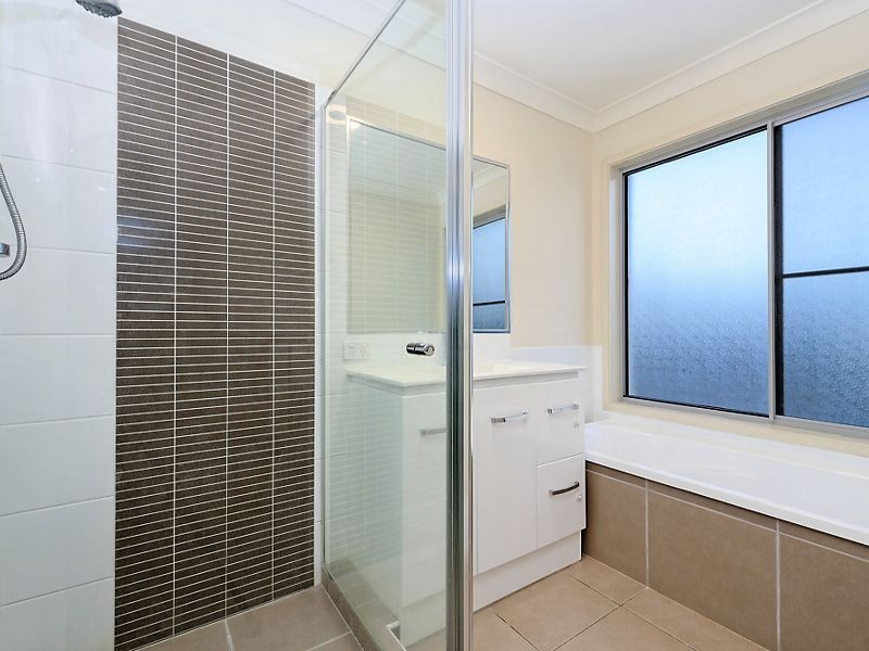 1/136 Central Street, Labrador QLD 4215