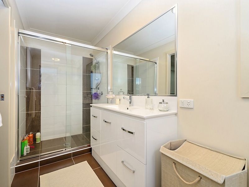 1/136 Central Street, Labrador QLD 4215