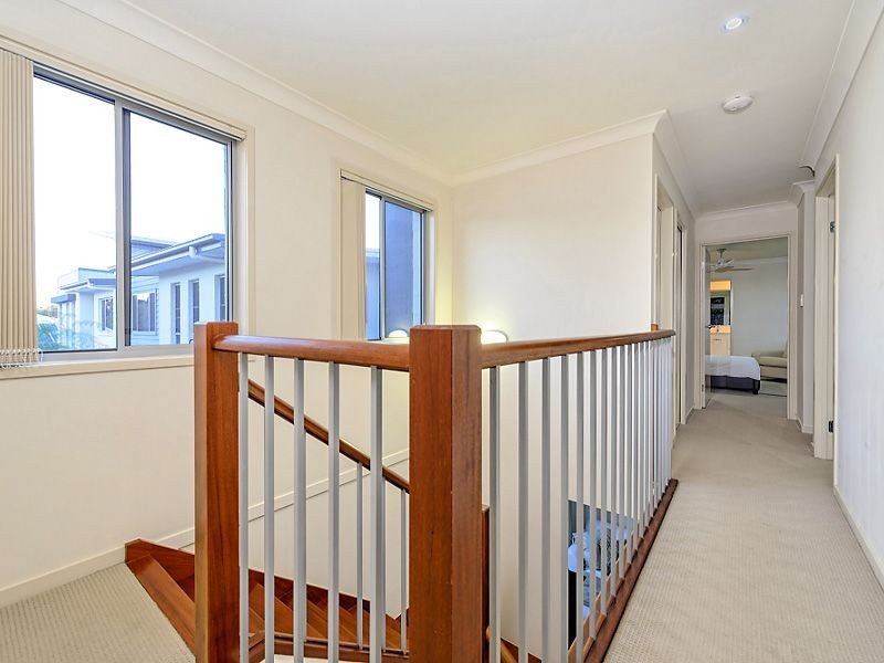 1/136 Central Street, Labrador QLD 4215