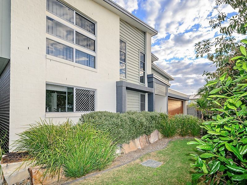 1/136 Central Street, Labrador QLD 4215