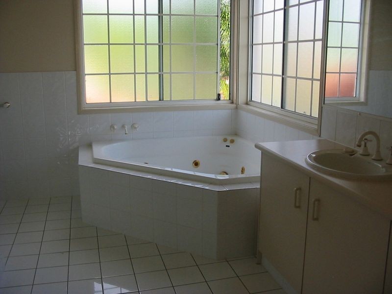 20 Arun Drive, Arundel QLD 4214