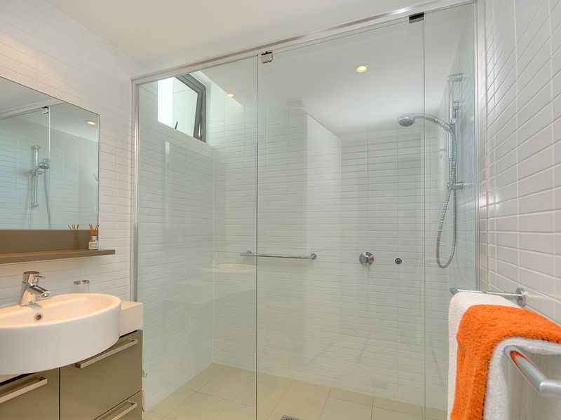 3301/323 Bayview Street, Runaway Bay QLD 4216