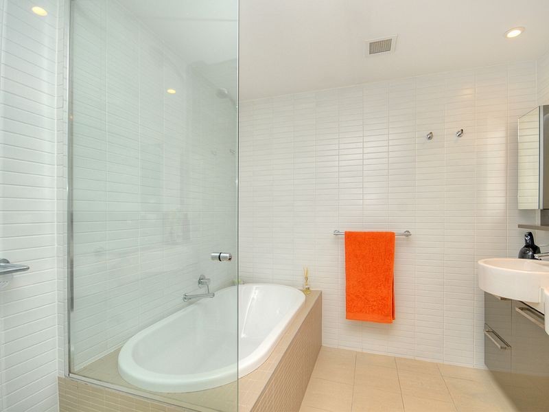 3301/323 Bayview Street, Runaway Bay QLD 4216