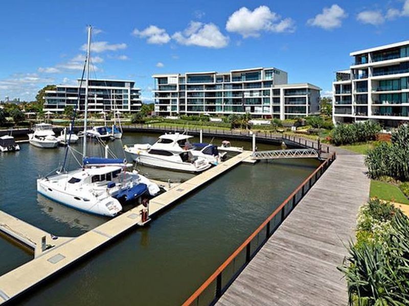 3301/323 Bayview Street, Runaway Bay QLD 4216