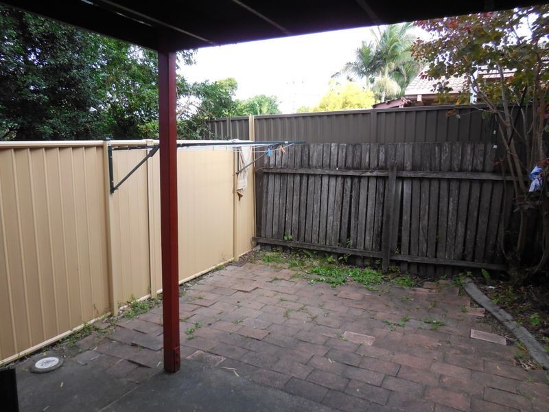 1/33 Government Road, Labrador QLD 4215