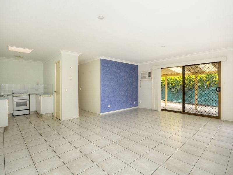 2/7 Hill Court, Labrador QLD 4215