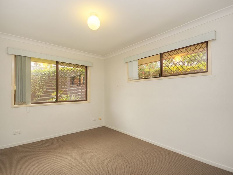 2/7 Hill Court, Labrador QLD 4215