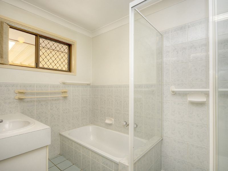 2/7 Hill Court, Labrador QLD 4215