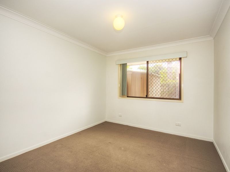 2/7 Hill Court, Labrador QLD 4215