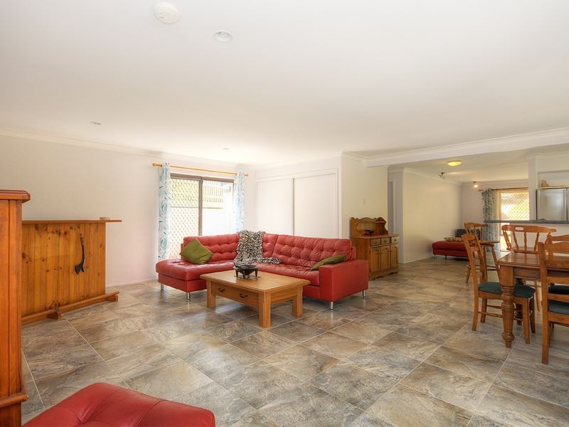 16 Warrawee Avenue, Ashmore QLD 4214
