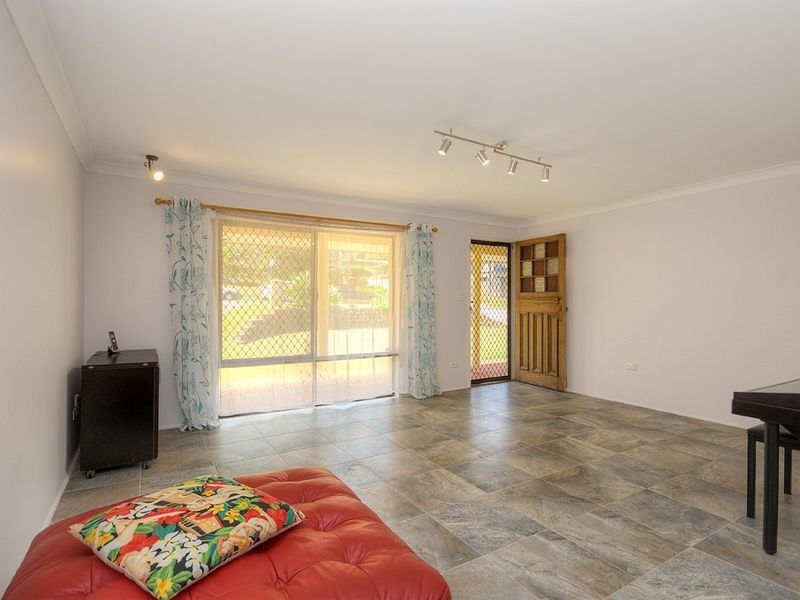 16 Warrawee Avenue, Ashmore QLD 4214