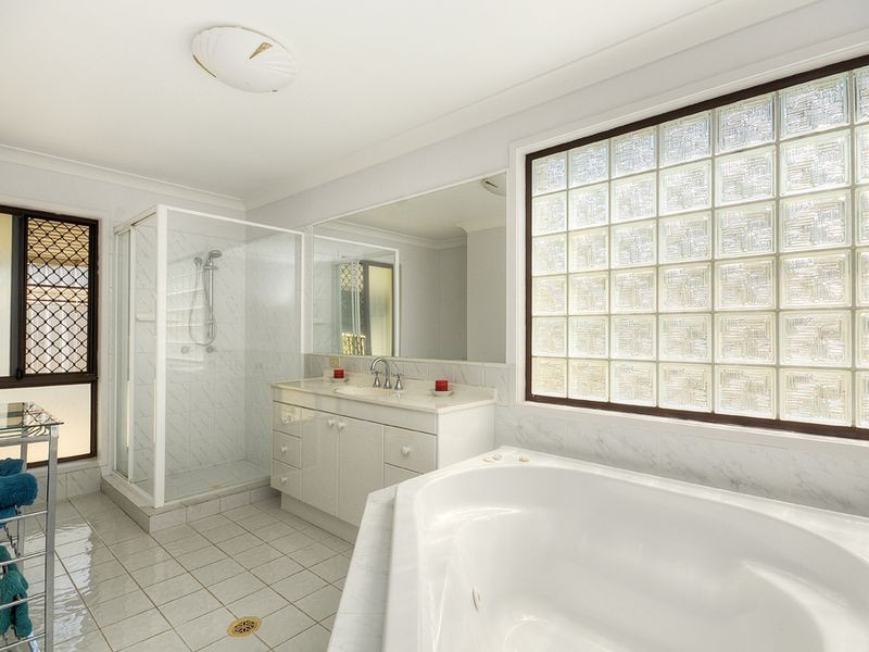 16 Warrawee Avenue, Ashmore QLD 4214