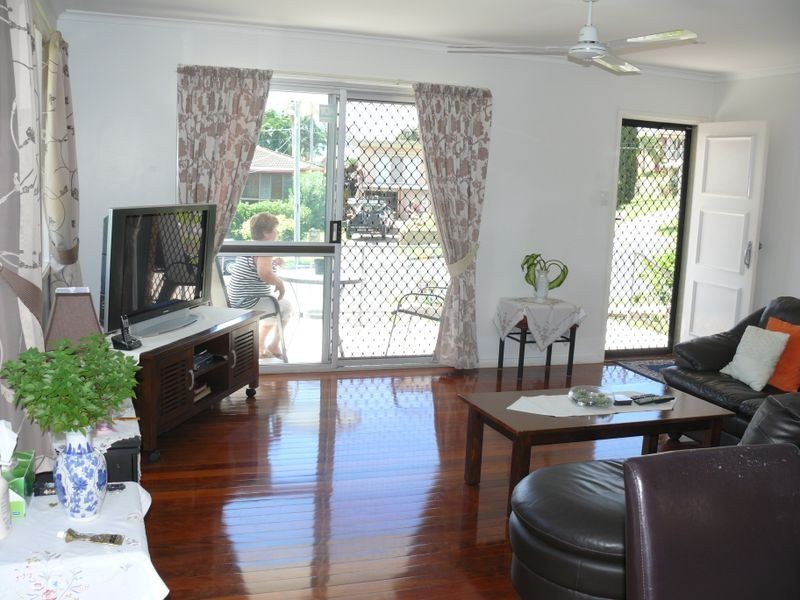 17 The Glade, Labrador QLD 4215