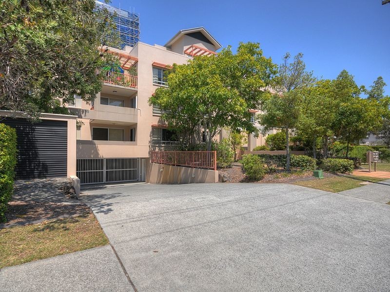 10/18 Parker Street, Labrador QLD 4215