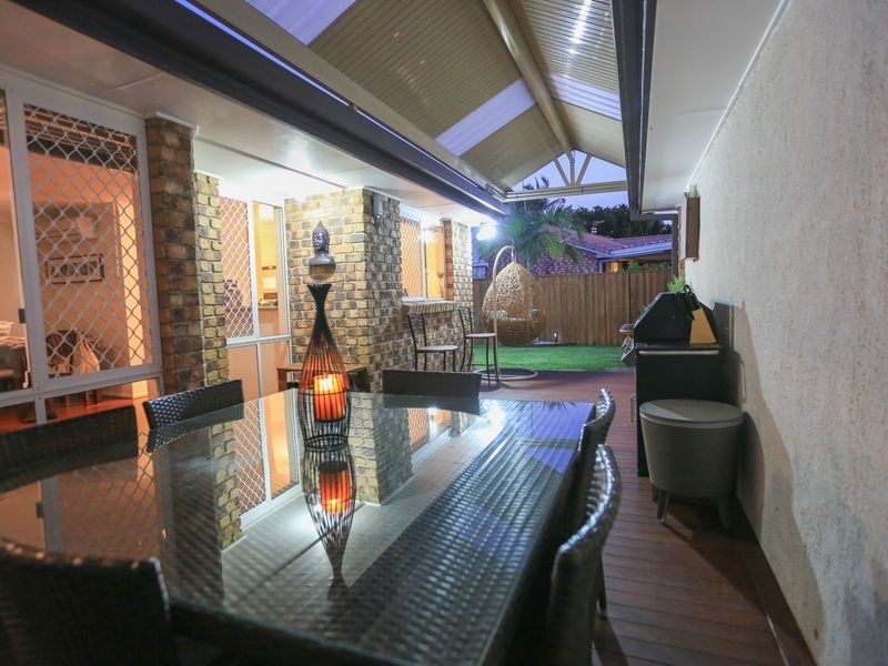 2/11 Liam Court, Labrador QLD 4215