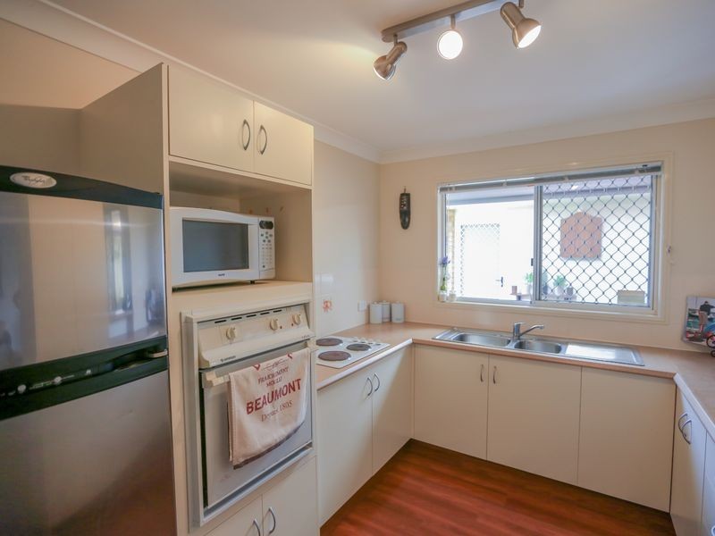 2/11 Liam Court, Labrador QLD 4215