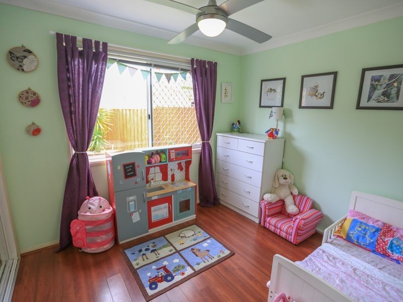 2/11 Liam Court, Labrador QLD 4215