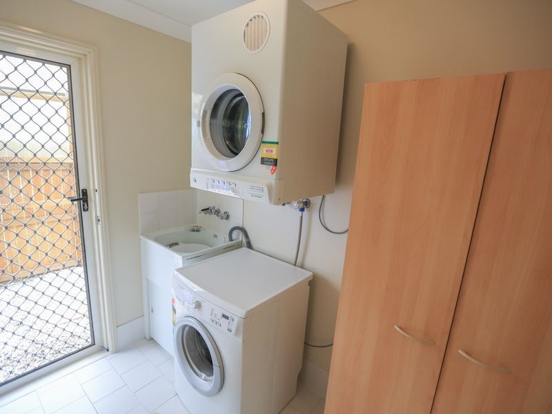 2/11 Liam Court, Labrador QLD 4215