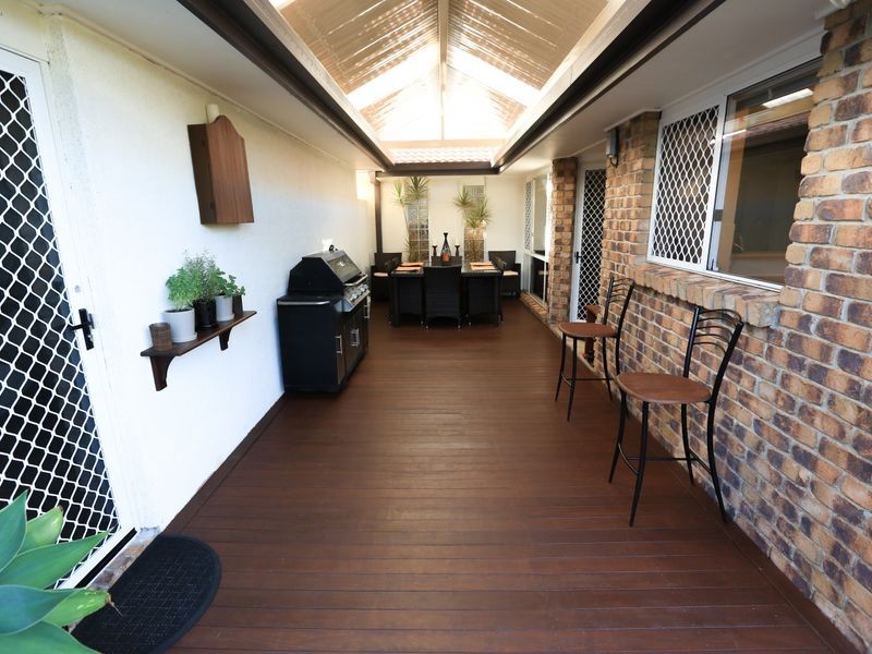 2/11 Liam Court, Labrador QLD 4215