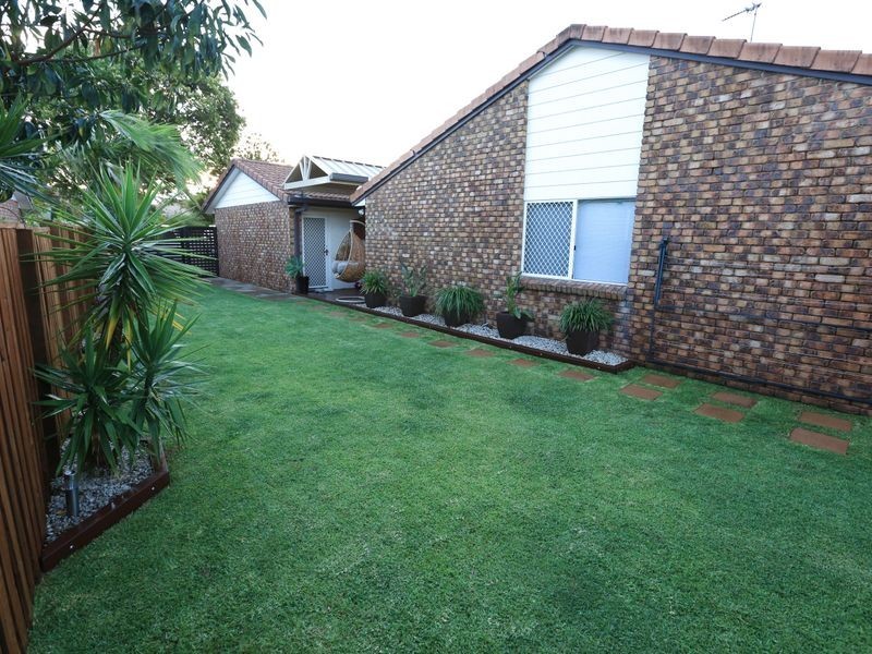 2/11 Liam Court, Labrador QLD 4215