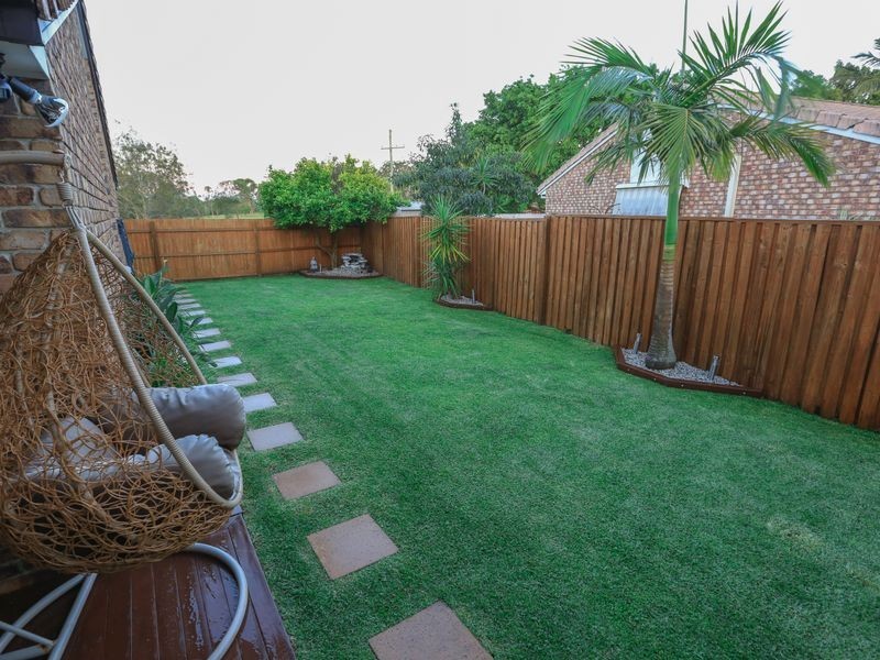 2/11 Liam Court, Labrador QLD 4215