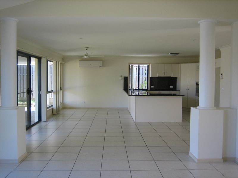 15 Pandora Crescent, Pacific Pines QLD 4211