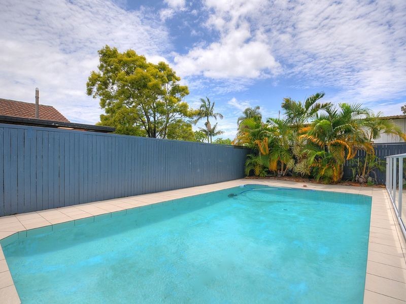 33 Heydon Avenue, Labrador QLD 4215