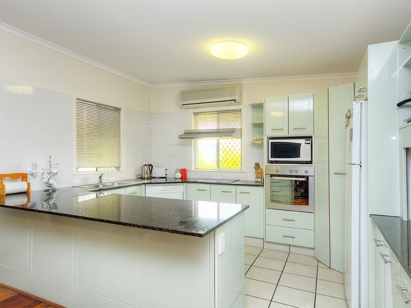 33 Heydon Avenue, Labrador QLD 4215