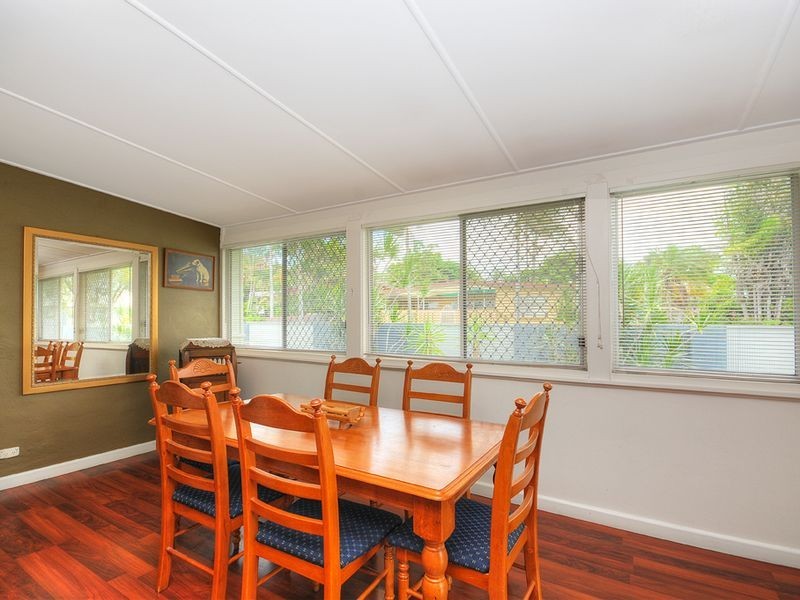 33 Heydon Avenue, Labrador QLD 4215