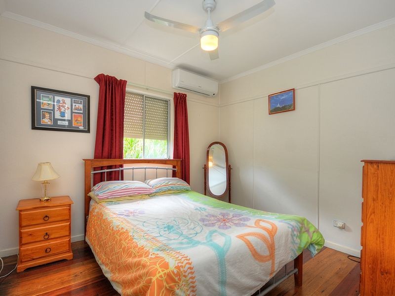 33 Heydon Avenue, Labrador QLD 4215