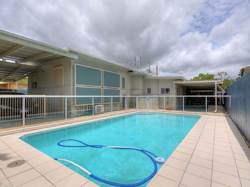 33 Heydon Avenue, Labrador QLD 4215