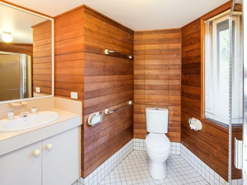 2/240 Marine Parade, Labrador QLD 4215