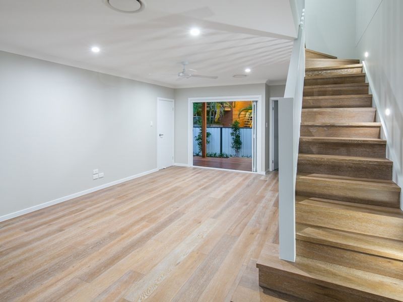 3/5 Sunshine Court, Labrador QLD 4215