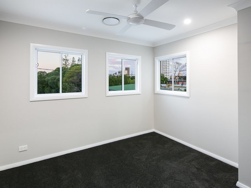 3/5 Sunshine Court, Labrador QLD 4215
