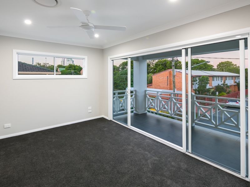 3/5 Sunshine Court, Labrador QLD 4215