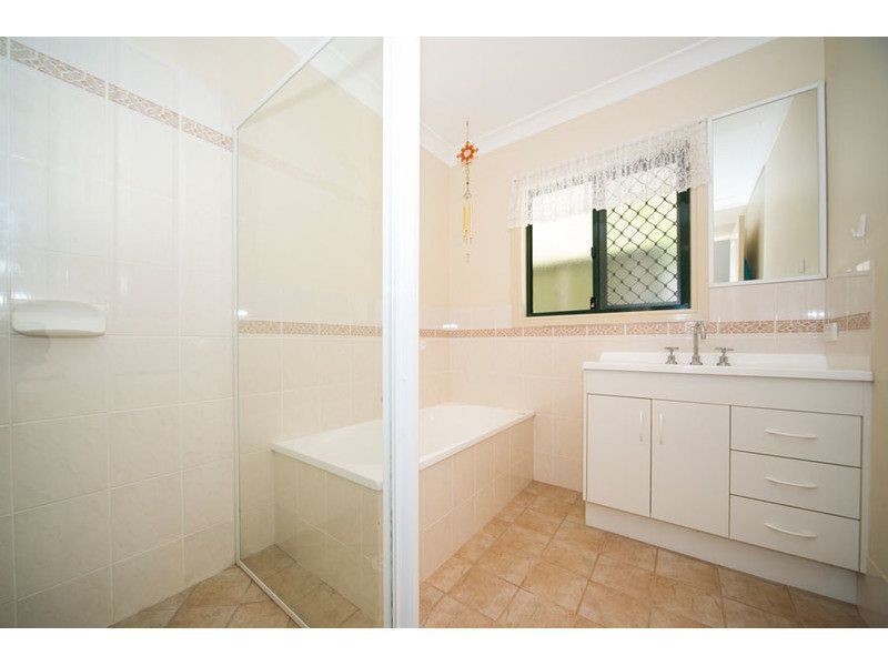2/6 Sutherland Avenue, Labrador QLD 4215
