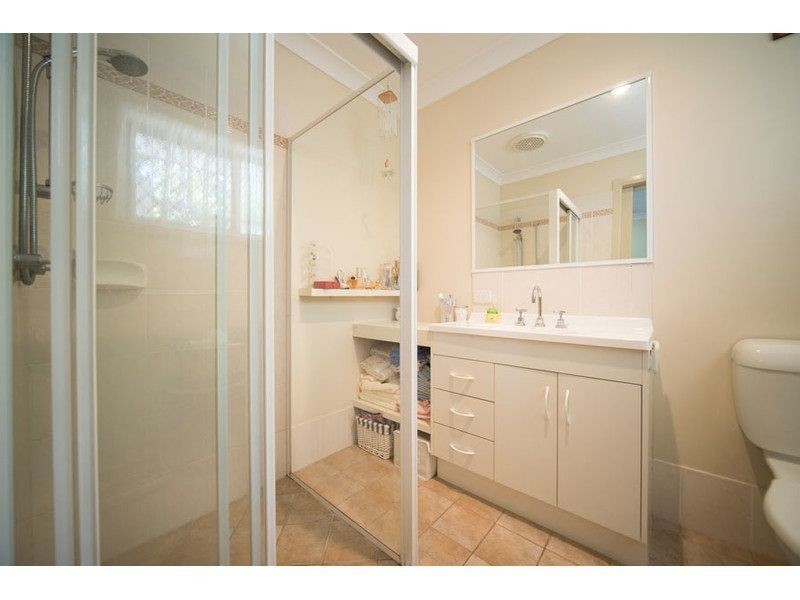 2/6 Sutherland Avenue, Labrador QLD 4215
