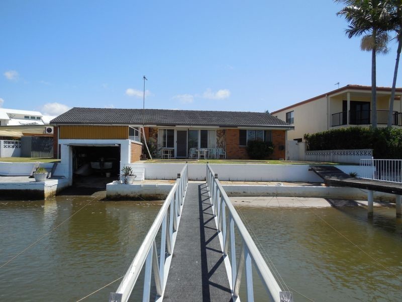 46 Vaggelas Crescent, Biggera Waters QLD 4216