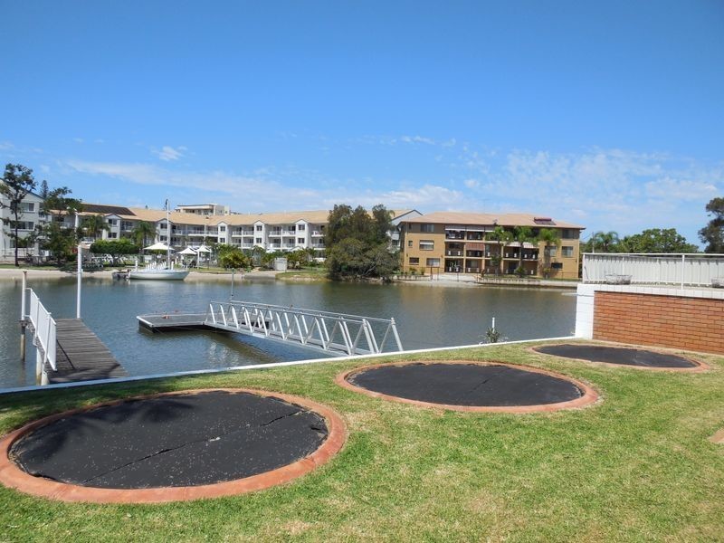 46 Vaggelas Crescent, Biggera Waters QLD 4216