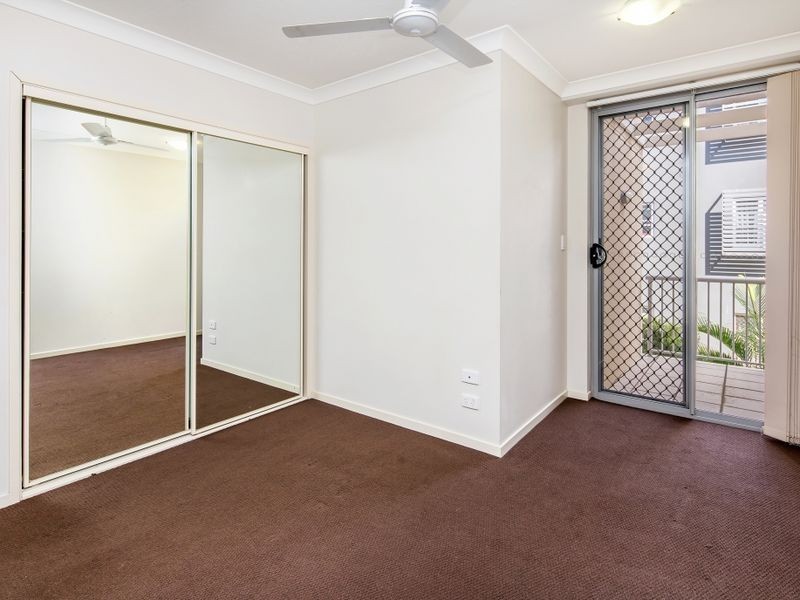 9/8-12 Proud Street, Labrador QLD 4215