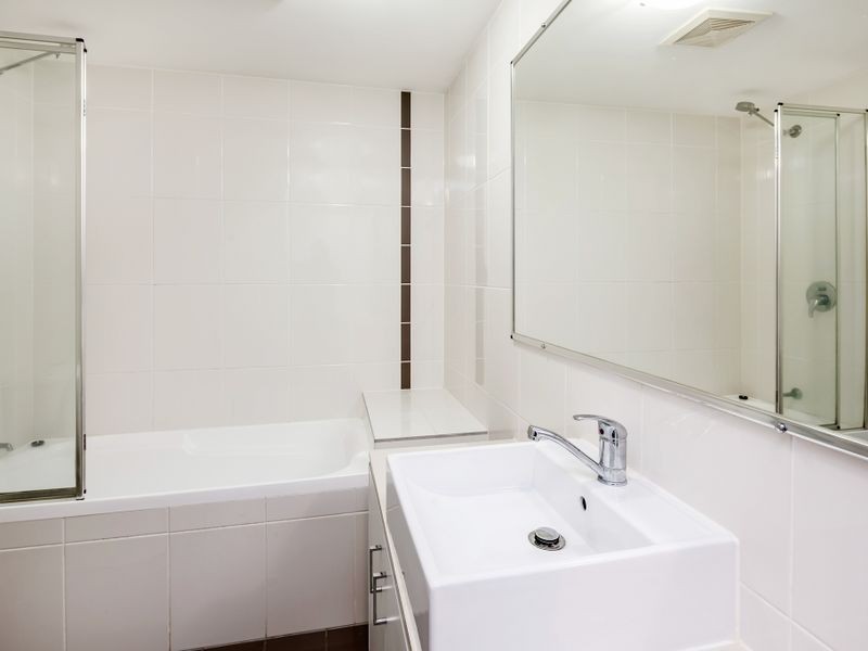 9/8-12 Proud Street, Labrador QLD 4215