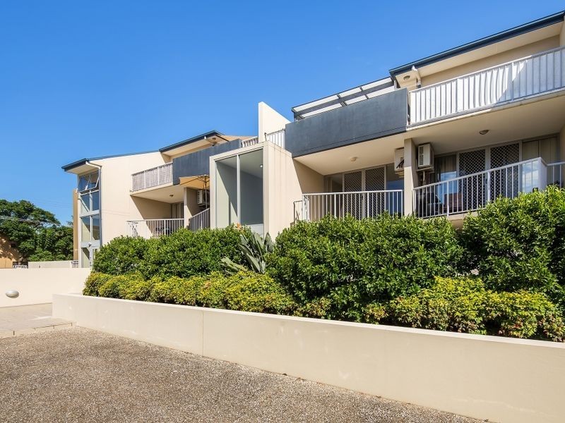 9/8-12 Proud Street, Labrador QLD 4215