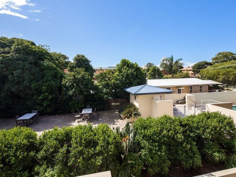 9/8-12 Proud Street, Labrador QLD 4215