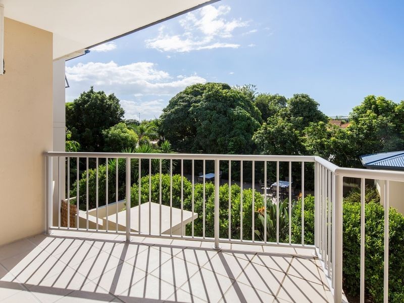 9/8-12 Proud Street, Labrador QLD 4215