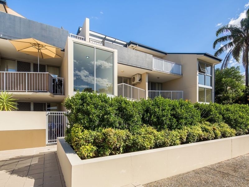 9/8-12 Proud Street, Labrador QLD 4215