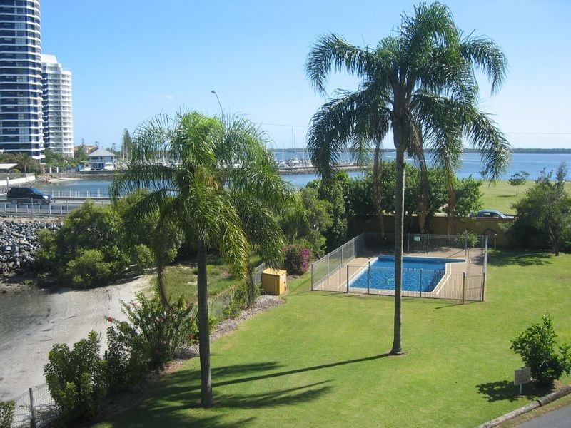 Labrador QLD 4215