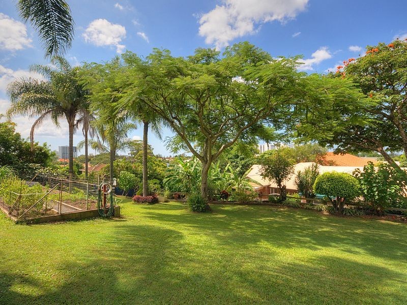 61 Whiting Street, Labrador QLD 4215