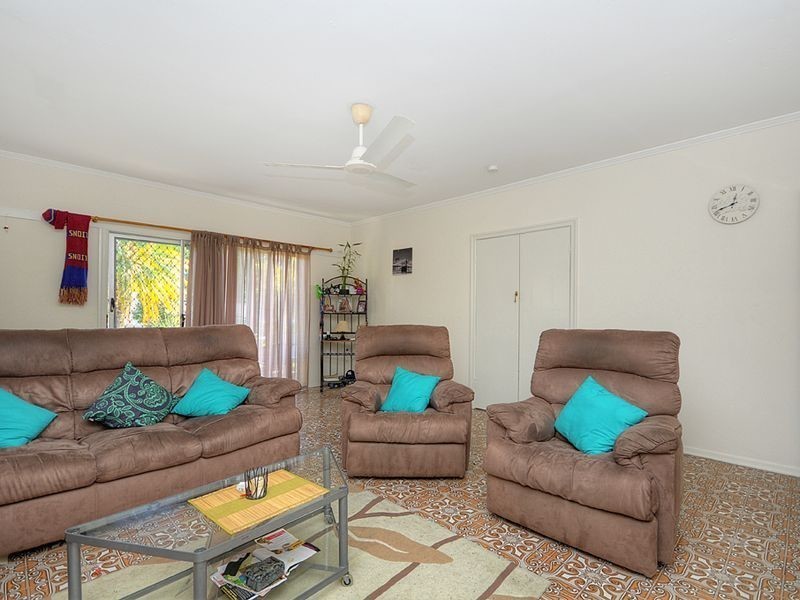 35 Back Street, Biggera Waters QLD 4216